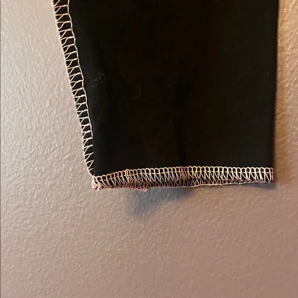 SWIXXZ Black with Pink Stitching Screen Printed Long-Sleeve Cropped LargeTop NWT - Picture 4 of 4